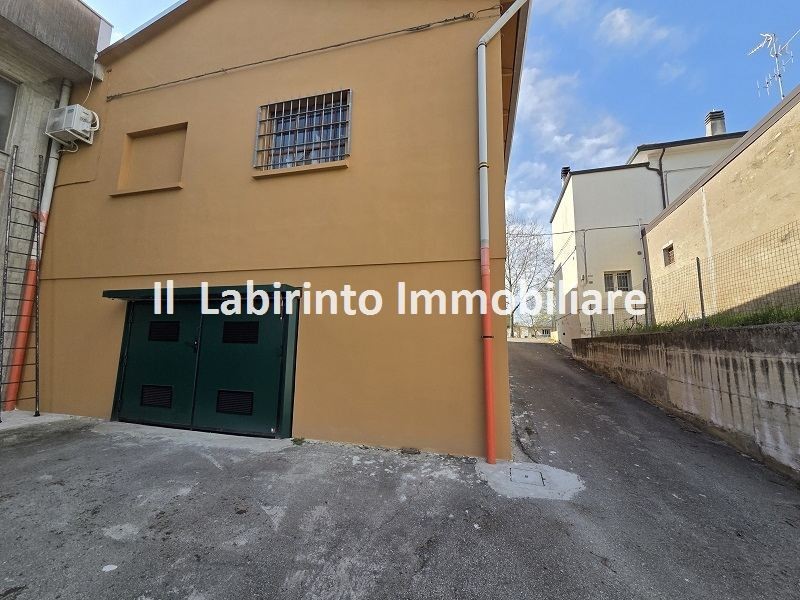 fotografie - magazzino Faenza (RA) Periferia Monte 